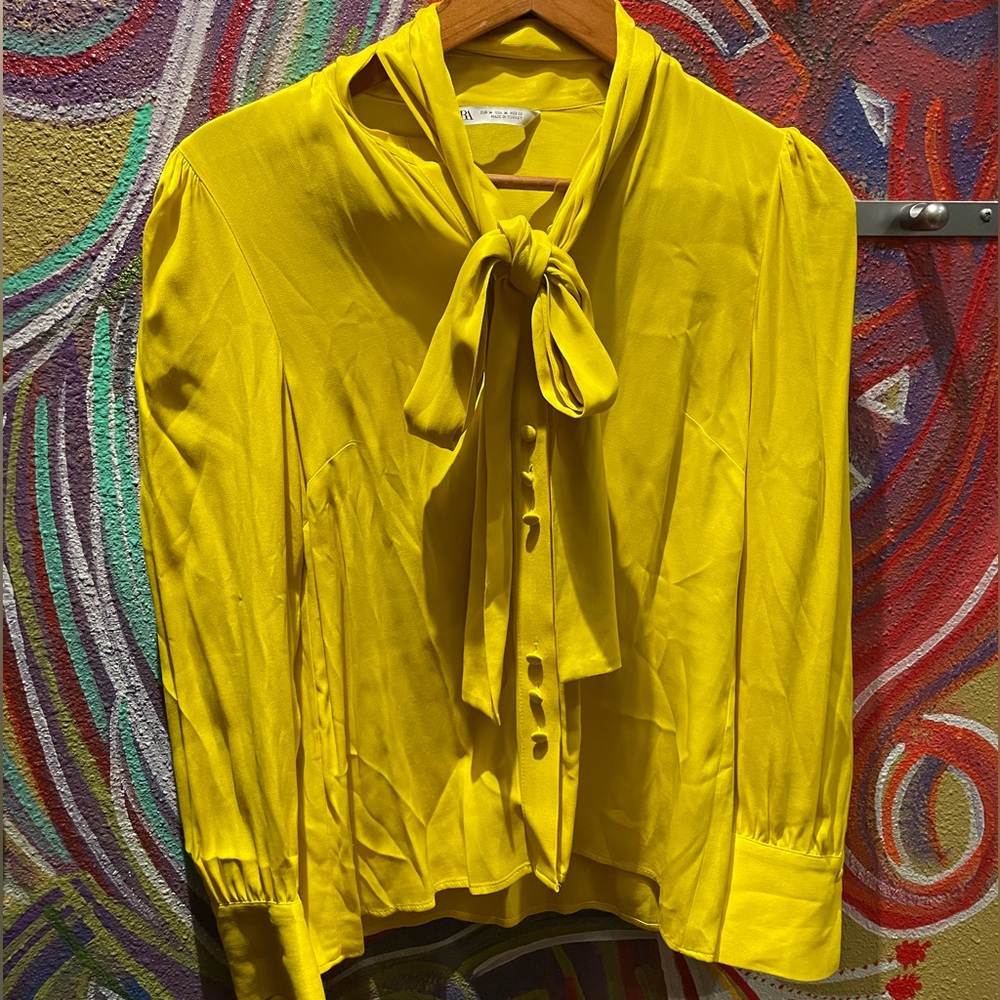 Zara yellow button bow blouse Size ~ m